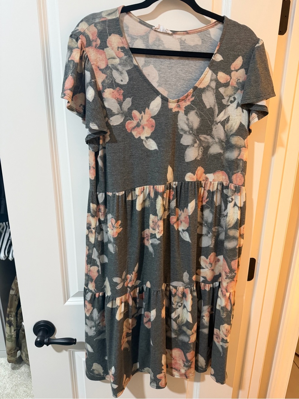 Women's Gray Floral Tiered Casual Dress - Peach Accents